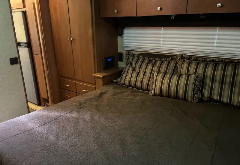 2008 Winnebago Journey photo 74