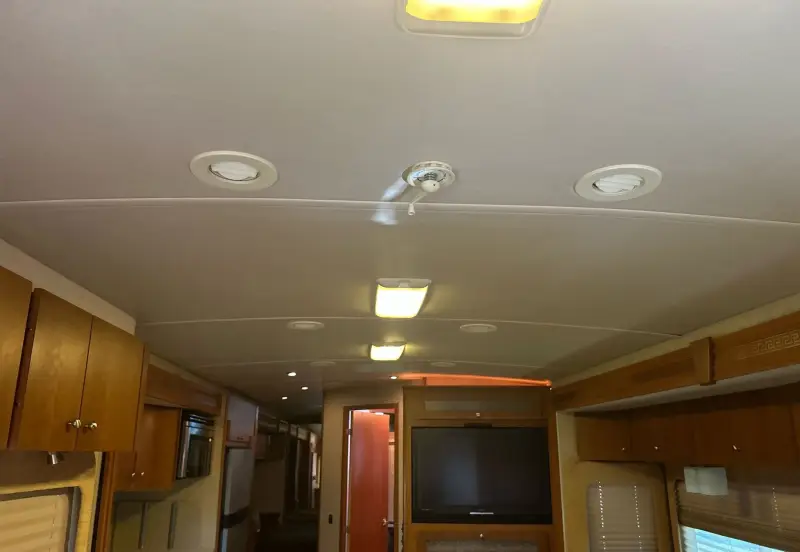 2008 Winnebago Journey photo 33