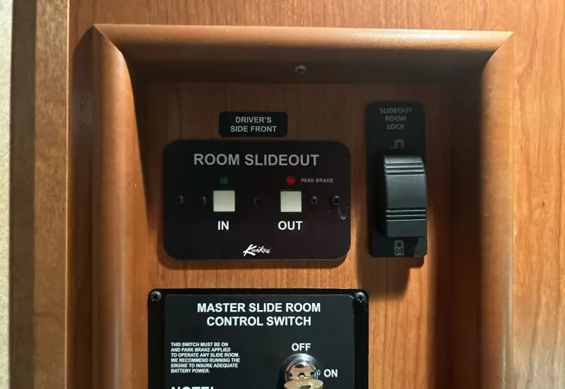 2008 Winnebago Journey photo 54