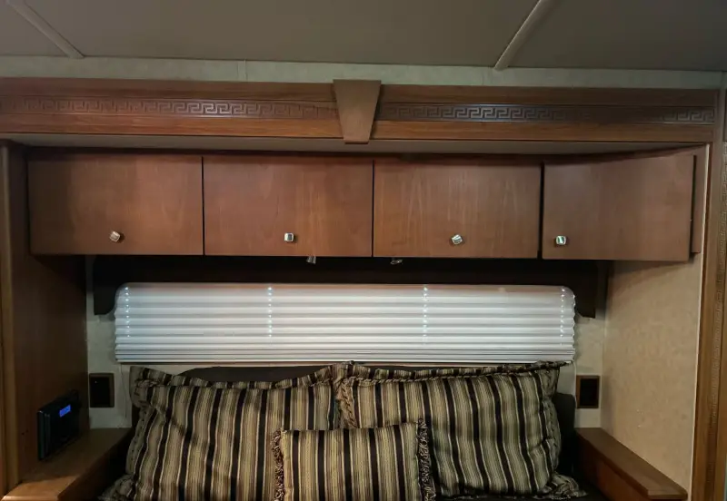 2008 Winnebago Journey photo 76