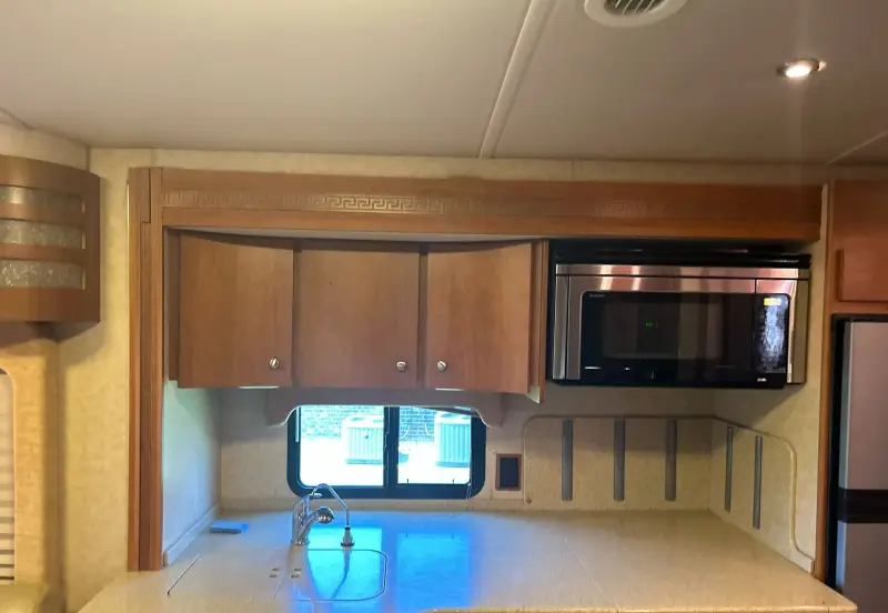 2008 Winnebago Journey photo 40